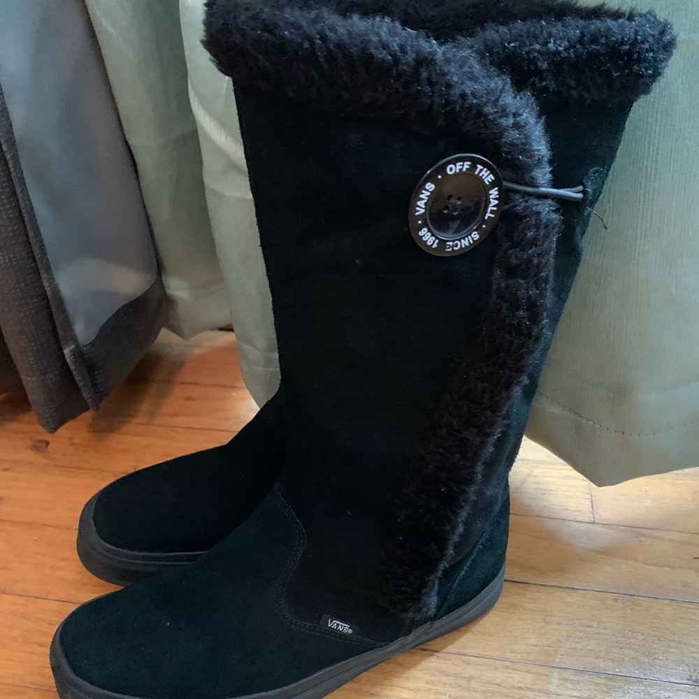 Stylish and Fun VANS suede boots.
